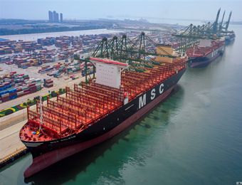 Shipping lines hope White House will end west coast dock talk impasse